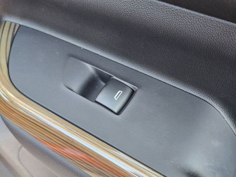 Used 2023 GMC Acadia SLE w/ Driver Convenience Package FWD image 30