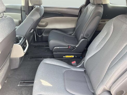 New 2026 Kia Carnival LX FWD image 17