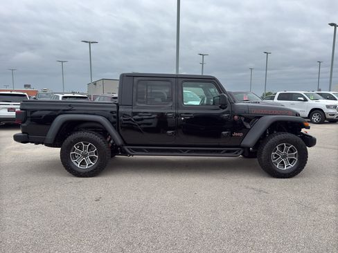 Used 2025 Jeep Gladiator Mojave w/ Convenience Group AWD/4WD image 4