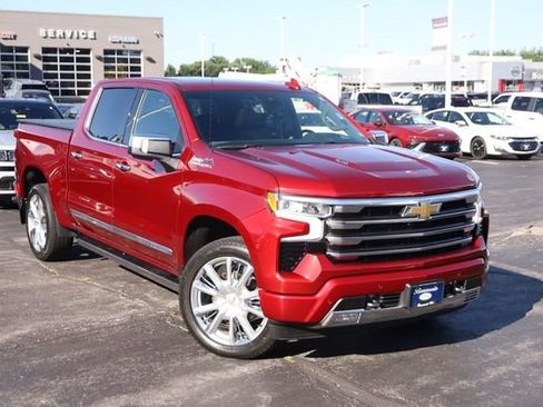 Used 2023 Chevrolet Silverado 1500 High Country w/ High Country Premium Package AWD/4WD image 2