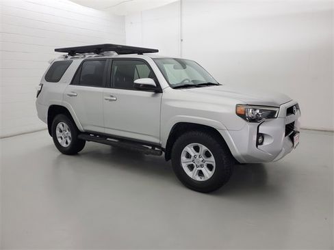 Used 2016 Toyota 4Runner SR5 image 4