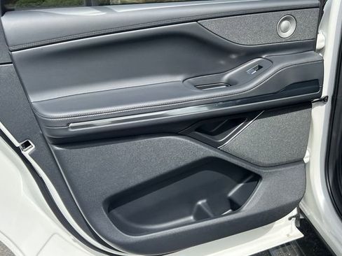 New 2026 Lincoln Navigator L Reserve w/ Jet Appearance Package image 17