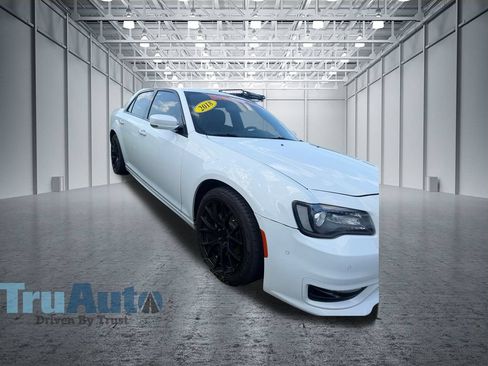 Used 2018 Chrysler 300 S w/ 300S Premium Group RWD image 4