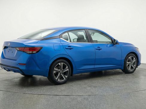 Used 2025 Nissan Sentra SV FWD image 9