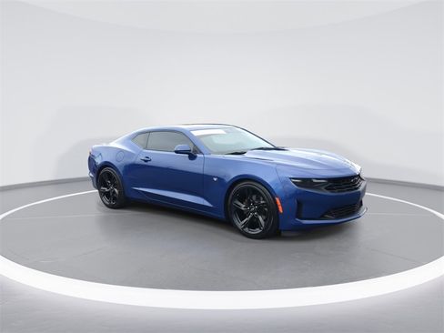 Used 2021 Chevrolet Camaro LT image 2