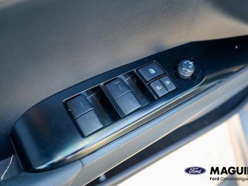 Used 2025 Toyota Camry SE w/ Convenience Package AWD/4WD image 17