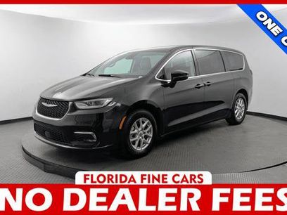 Used 2023 Chrysler Pacifica Touring-L