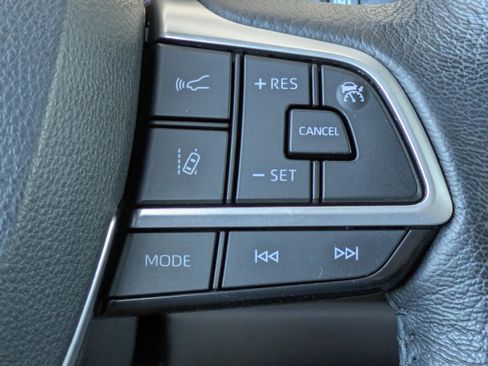 Used 2022 Toyota Sienna XLE AWD/4WD image 29