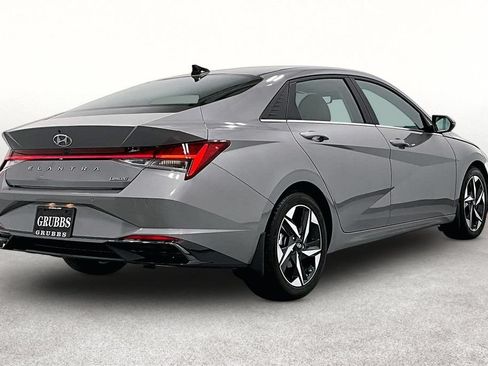 Used 2023 Hyundai Elantra Limited FWD image 2