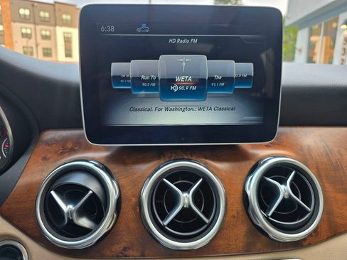 Used 2020 Mercedes-Benz GLA 250 4MATIC image 23
