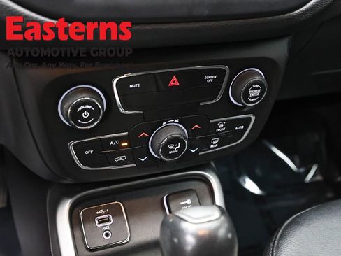 Used 2019 Jeep Compass Latitude FWD image 20