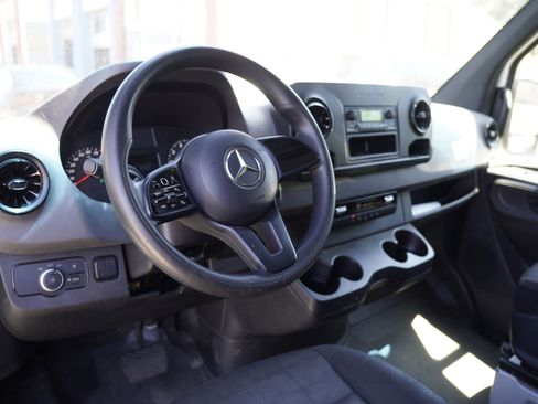 Used 2023 Mercedes-Benz Sprinter 2500 image 2