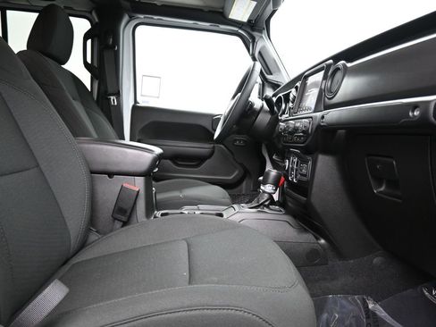 Used 2023 Jeep Gladiator Sport image 16