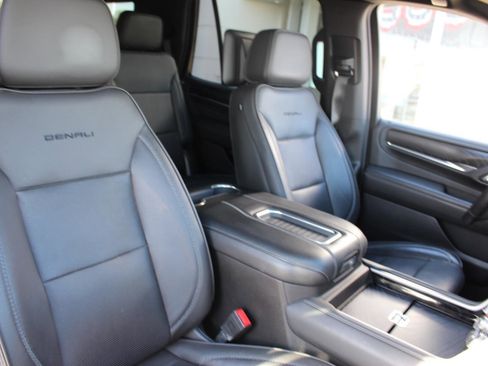 Used 2021 GMC Yukon Denali w/ Advanced Technology Package image 15