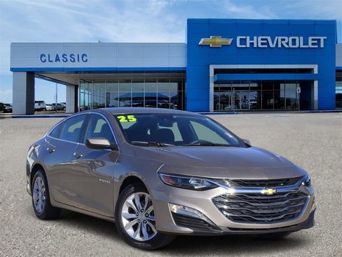 Used 2025 Chevrolet Malibu LT image 1