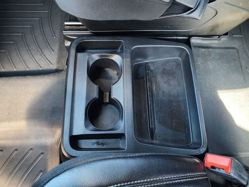 Used 2020 Ford Explorer XLT w/ Equipment Group 202A image 17