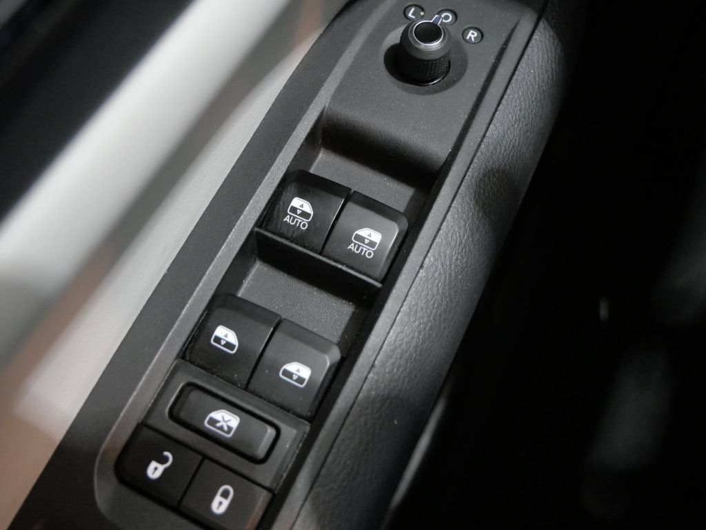 Used 2025 Jeep Compass Limited AWD/4WD image 13