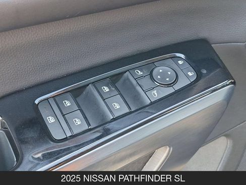 Used 2025 Nissan Pathfinder SL w/ SL Premium Package FWD image 26