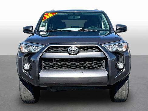 Used 2016 Toyota 4Runner SR5 AWD/4WD image 3