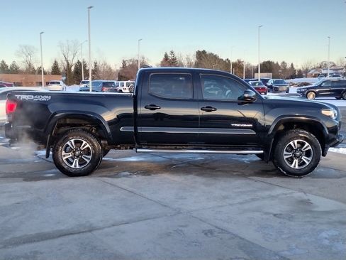 Used 2017 Toyota Tacoma TRD Sport image 4