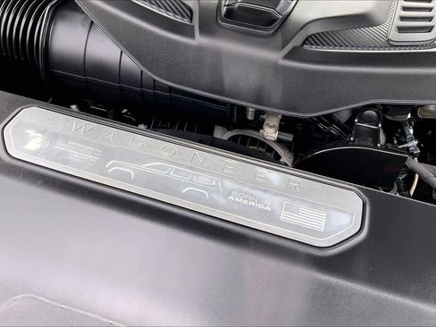 Used 2024 Jeep Wagoneer L Series II RWD image 28