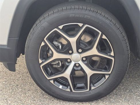 Used 2024 Jeep Compass Limited image 9