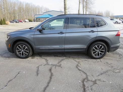 Used 2020 Volkswagen Tiguan SE w/ Panoramic Sunroof Package AWD/4WD image 5