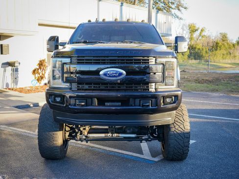 Used 2019 Ford F250 Lariat image 2