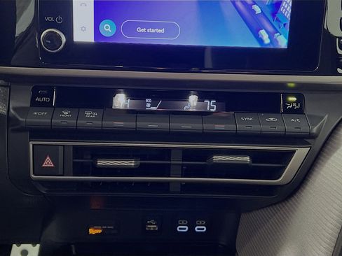 Used 2025 Toyota Camry SE image 26