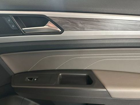 Certified 2022 Volkswagen Atlas Cross Sport SE image 22