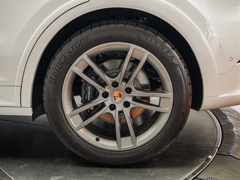 Used 2025 Porsche Cayenne image 15