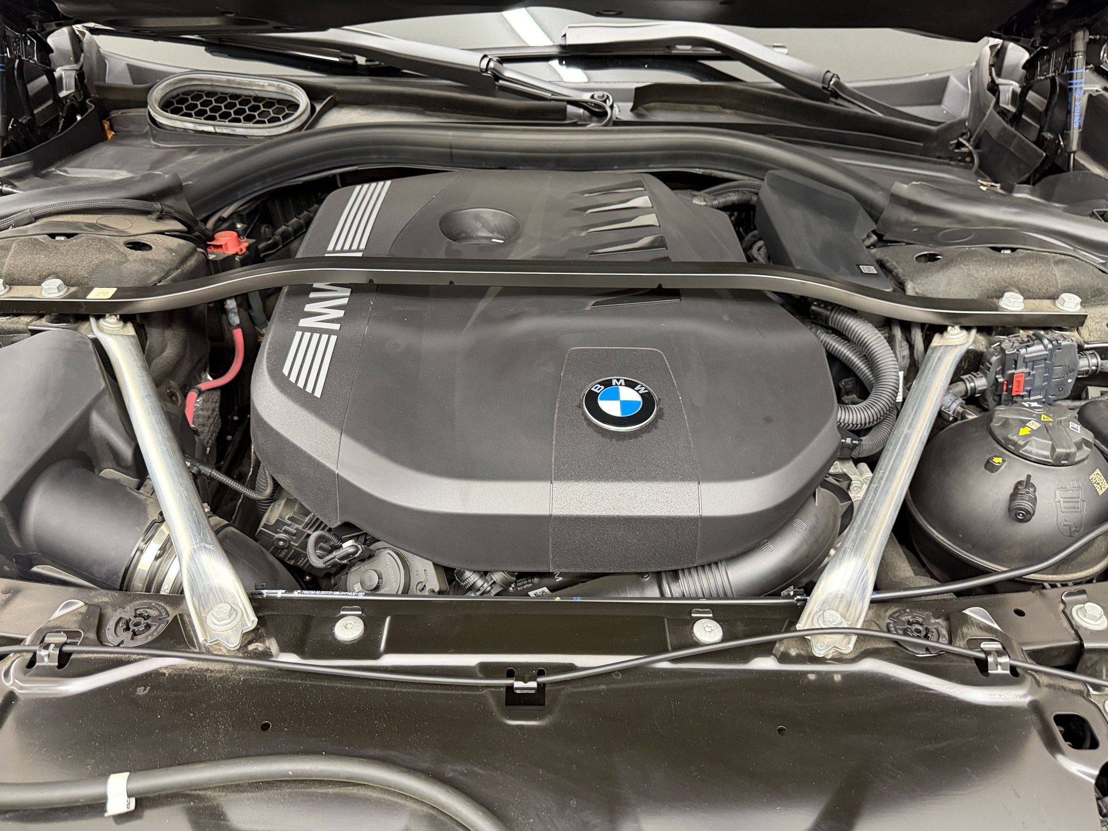 Certified 2025 BMW 740i w/ Premium Package RWD image 34