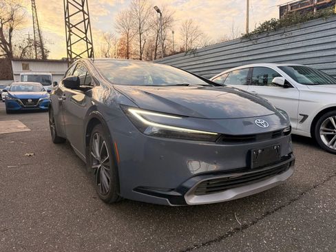 Used 2023 Toyota Prius XLE image 31
