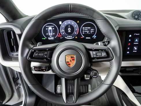 Certified 2025 Porsche Cayenne GTS AWD/4WD image 9