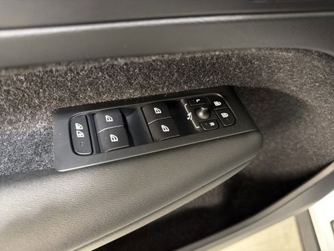Used 2020 Volvo XC40 T5 R-Design AWD/4WD image 19