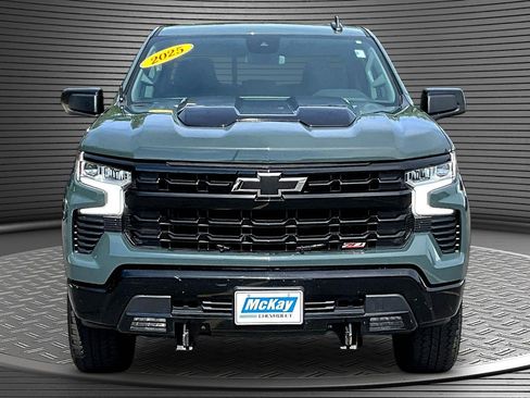 Used 2025 Chevrolet Silverado 1500 LT Trail Boss w/ Convenience Package II AWD/4WD image 2