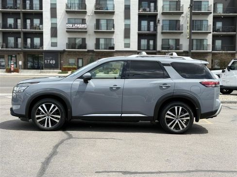 Used 2023 Nissan Pathfinder Platinum AWD/4WD image 4