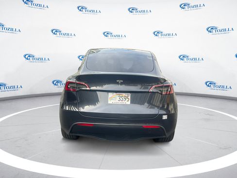 Used 2025 Tesla Model Y Long Range RWD image 4