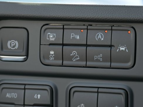 New 2026 Chevrolet Suburban Premier AWD/4WD image 31