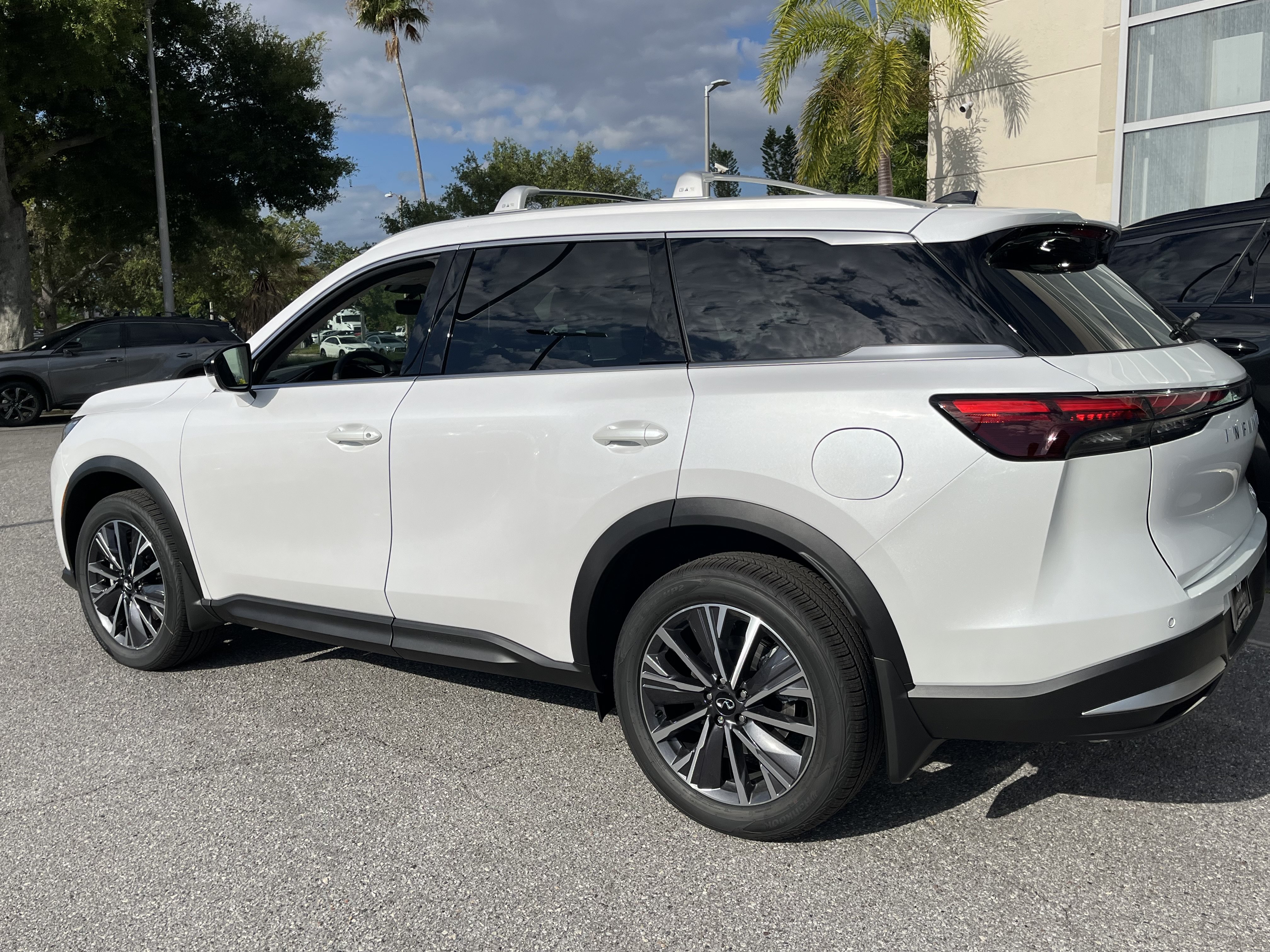 New 2027 INFINITI QX60 Luxe w/ Cargo Package FWD image 3