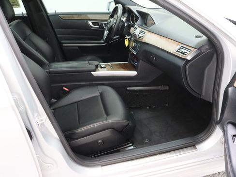 Used 2016 Mercedes-Benz E 350 Sedan w/ Premium Package image 36