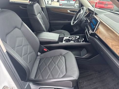 Used 2024 Volkswagen Atlas SE w/ Panoramic Sunroof Package image 37