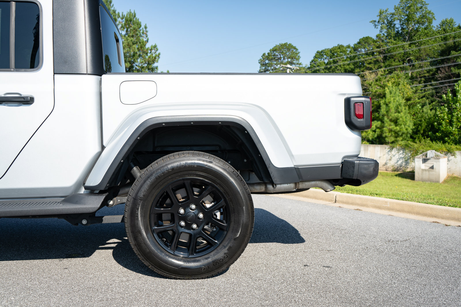 Used 2023 Jeep Gladiator Overland AWD/4WD image 6