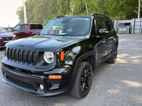 Used 2023 Jeep Renegade Altitude image 8
