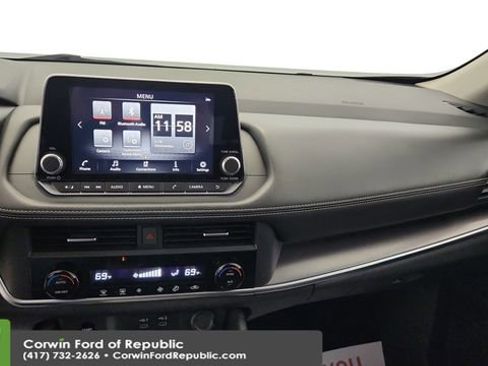 Used 2024 Nissan Rogue SV image 18