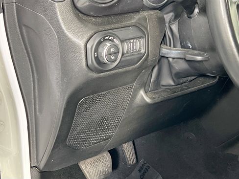 Used 2022 Jeep Gladiator Sport image 10