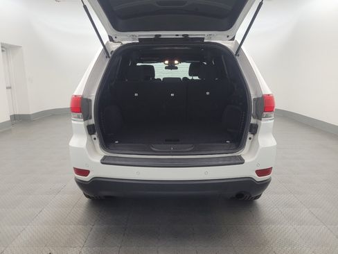 Used 2018 Jeep Grand Cherokee Laredo RWD image 29