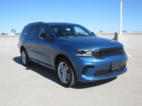 Used 2025 Dodge Durango GT image 2