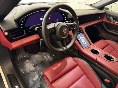 Used 2025 Porsche Taycan image 4