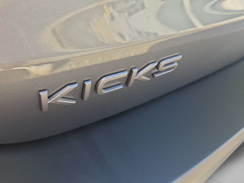 Used 2025 Nissan Kicks SV AWD/4WD image 16